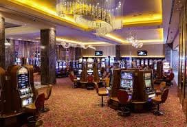 Dash King live casino table with professional dealer streaming in real time